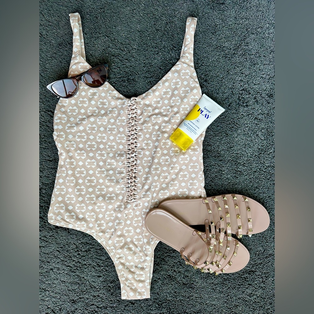 NWOT Open-back one-piece suit designed by Portuguese swimwear company! (Size M)